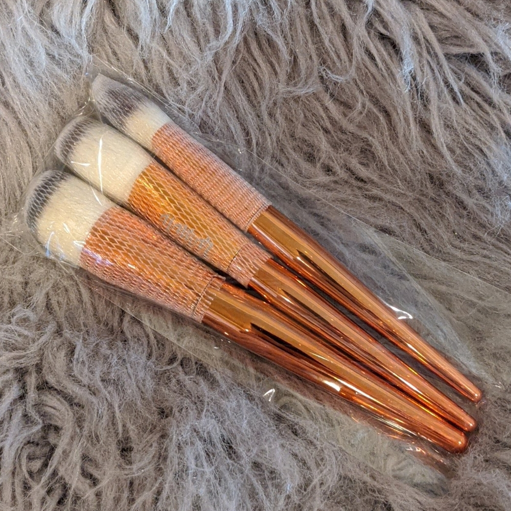 🌺NWT Alamar Cosmetics Complexion Brush Trio